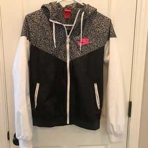 Women’s Nike Large wind-breaker style Jacket